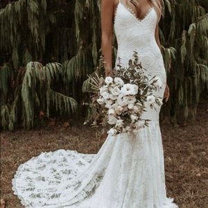 Mermaid White Lace Wedding Gown